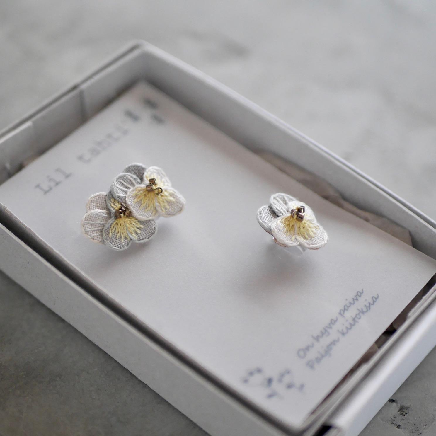 linen viola刺繍ピアス/イヤリング(レモンナチュラル)【受注制作】