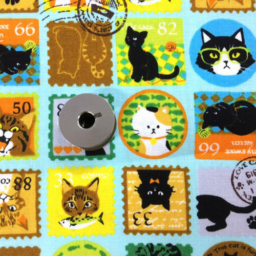 再販【100×50】猫ちゃんの切手柄 生地（ライトブルー） 生地