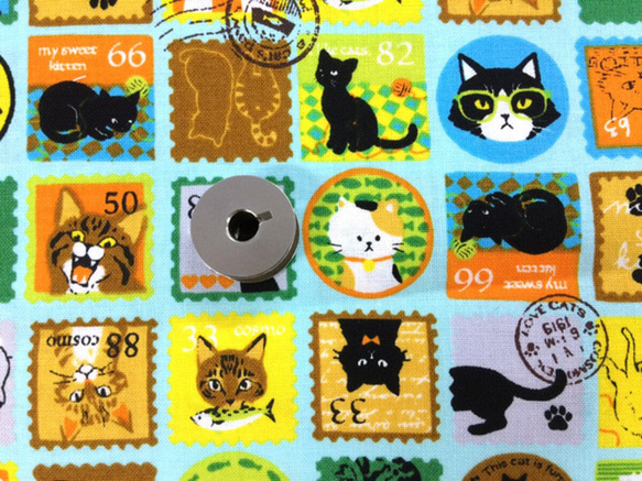 再販【100×50】猫ちゃんの切手柄 生地（ライトブルー） 生地