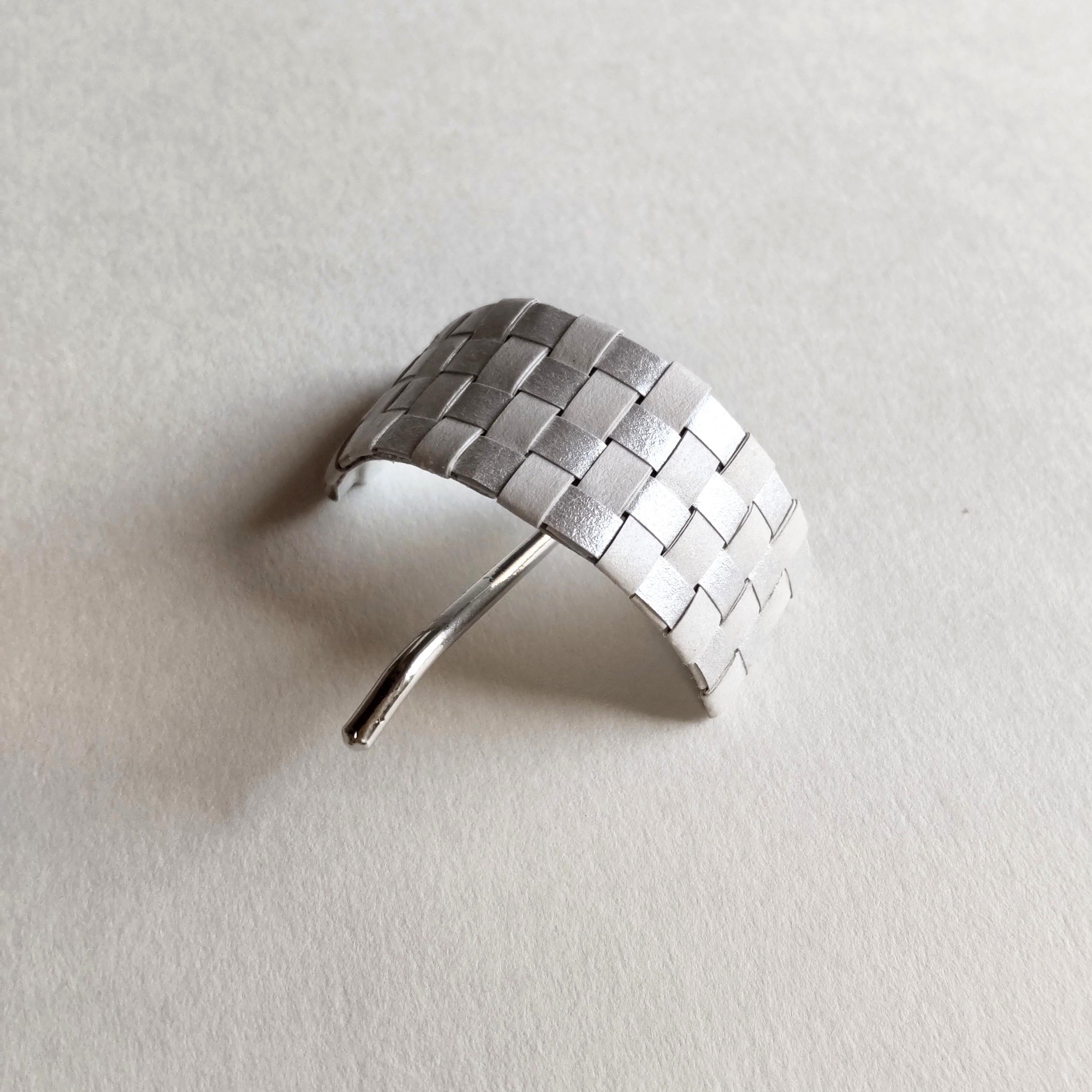 市松模様のシンプルなポニーフック　まとめ髪ワンポイントに　大人シルバー×ライトグレーチェック柄　入学卒業式フォーマルにも