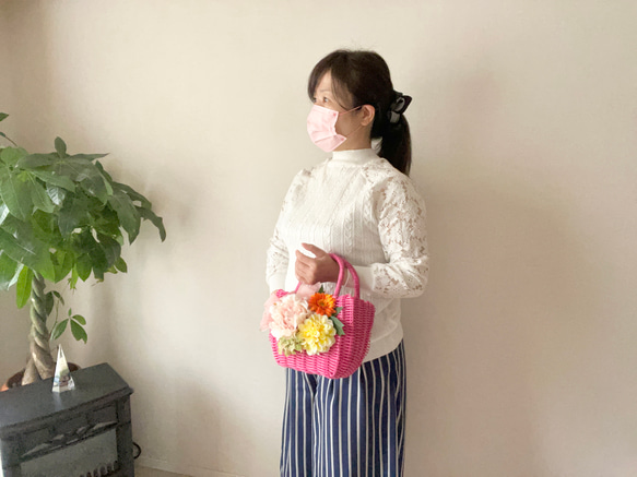 華やかお花のフラワーカゴバッグ〜ピンクカラー（Sサイズ） 6枚目の画像