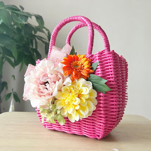 華やかお花のフラワーカゴバッグ〜ピンクカラー（Sサイズ） かご