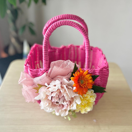 華やかお花のフラワーカゴバッグ〜ピンクカラー（Sサイズ） かご
