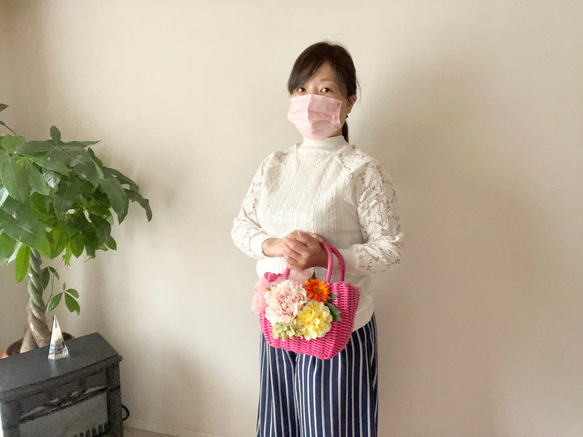 華やかお花のフラワーカゴバッグ〜ピンクカラー（Sサイズ） 7枚目の画像