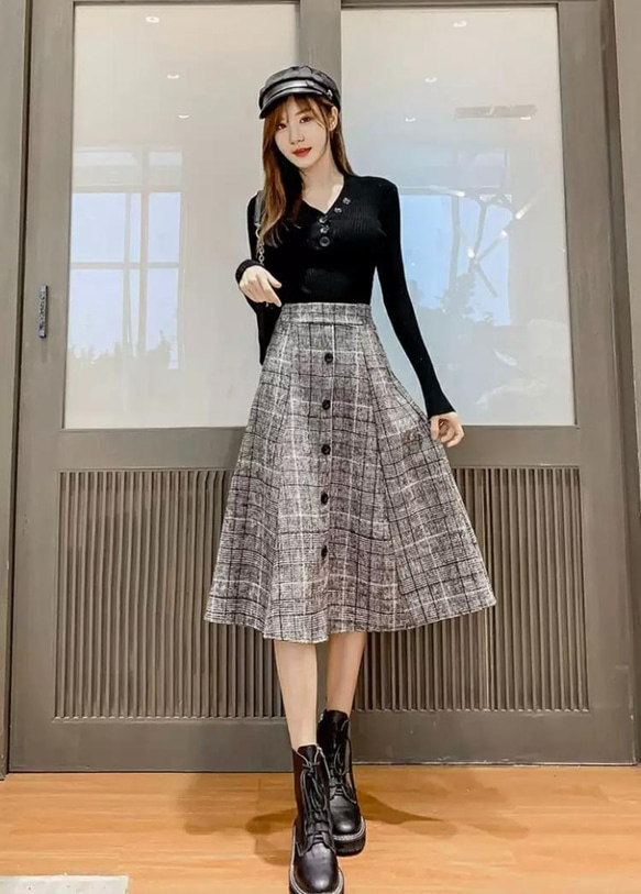 【美品】CHANEL　膝丈スカート ロゴプレート レザー 羊革 シルバー 99年 美品】CHANEL 膝丈スカート ロゴプレート レザー 羊革 シルバー