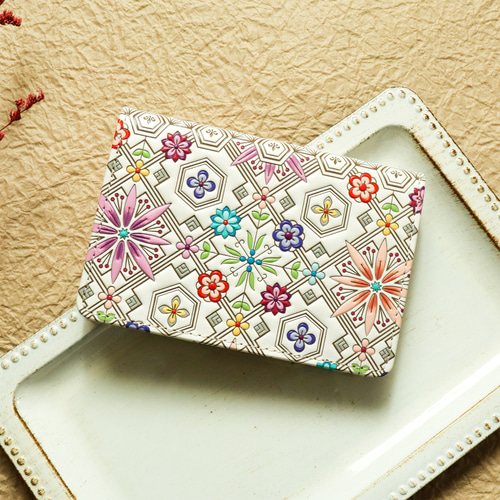 純銀コレクション国宝-平安鎌倉、ケース含め、約5kg 浅草文庫 牛革に友禅染の カードケース （花菱柄 ピンク）【470751