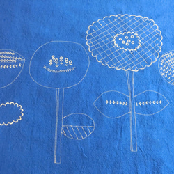 北欧お花刺繍 ゆったりワンピース 青 7枚目の画像