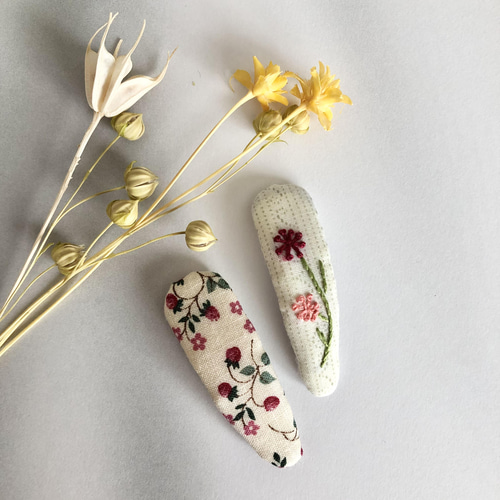 2点セット♪Flower〜刺繍入りパッチンピン(Berry) ヘアピン motty 