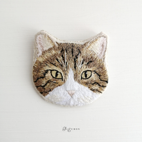 【限定1点】猫刺繍のブローチ　Mimi 1枚目の画像