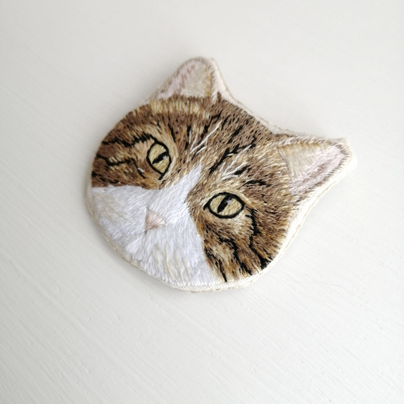 【限定1点】猫刺繍のブローチ　Mimi 3枚目の画像