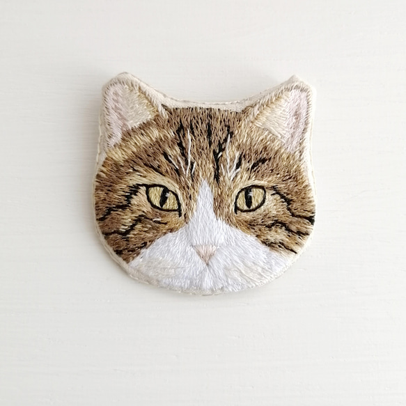 【限定1点】猫刺繍のブローチ　Mimi 4枚目の画像