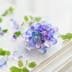 【ブローチ】雨のあと うるツヤな紫陽花・特集掲載 2枚目の画像