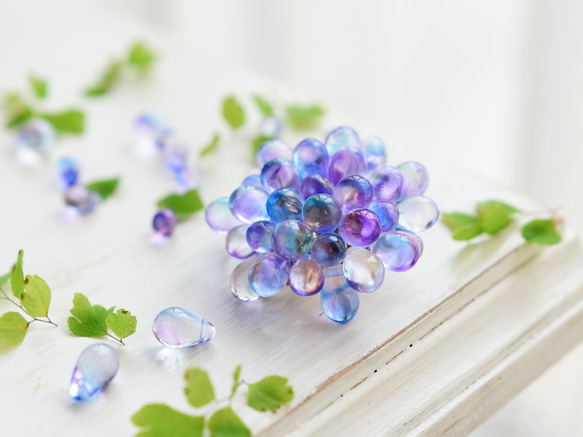 【ブローチ】雨のあと うるツヤな紫陽花・特集掲載 2枚目の画像