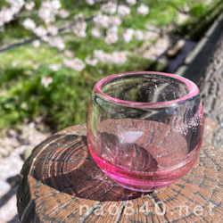 桃花　-A　極小さな小鉢　吹きガラス作品　　薄赤色・気泡・白入り 4枚目の画像
