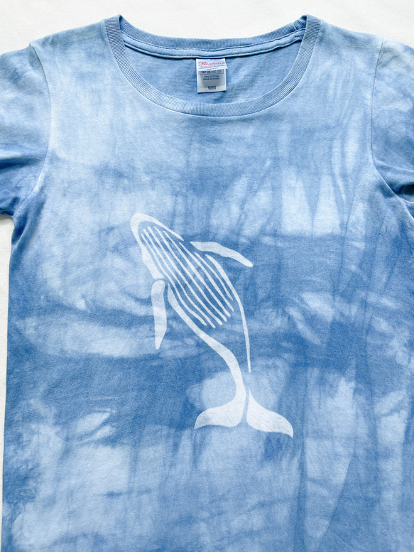 送料無料　”跳ねるクジラ”2 藍染めTシャツ　絞り染め 海　光 1枚目の画像