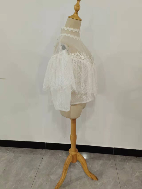 ケープ、マント　ウエディングドレス ハイネック 可憐な花刺繍のトップス ボレロ 羽織り 結婚式 花嫁 3枚目の画像