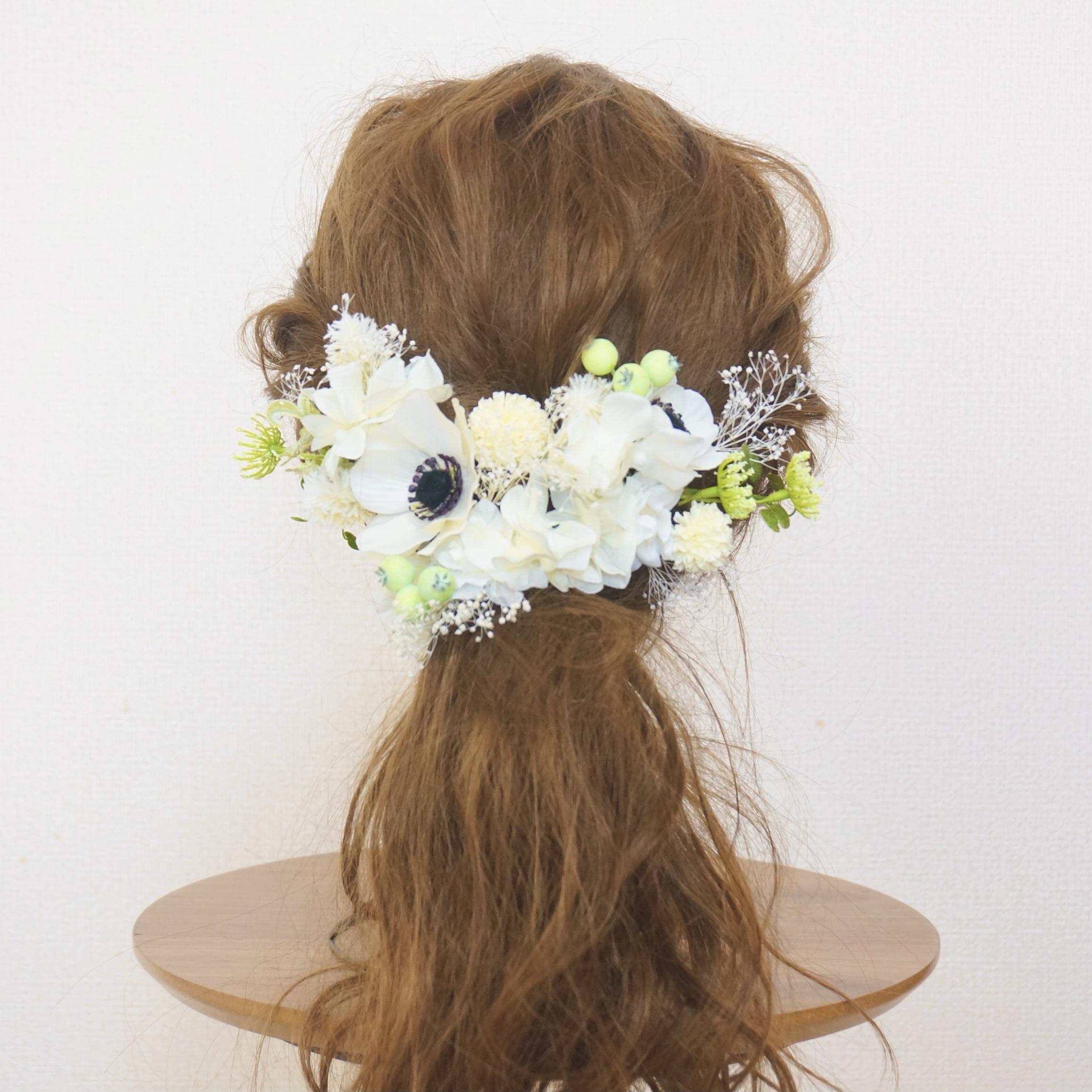 アネモネのホワイト×グリーンのヘアパーツ（フラワーBOX仕立て