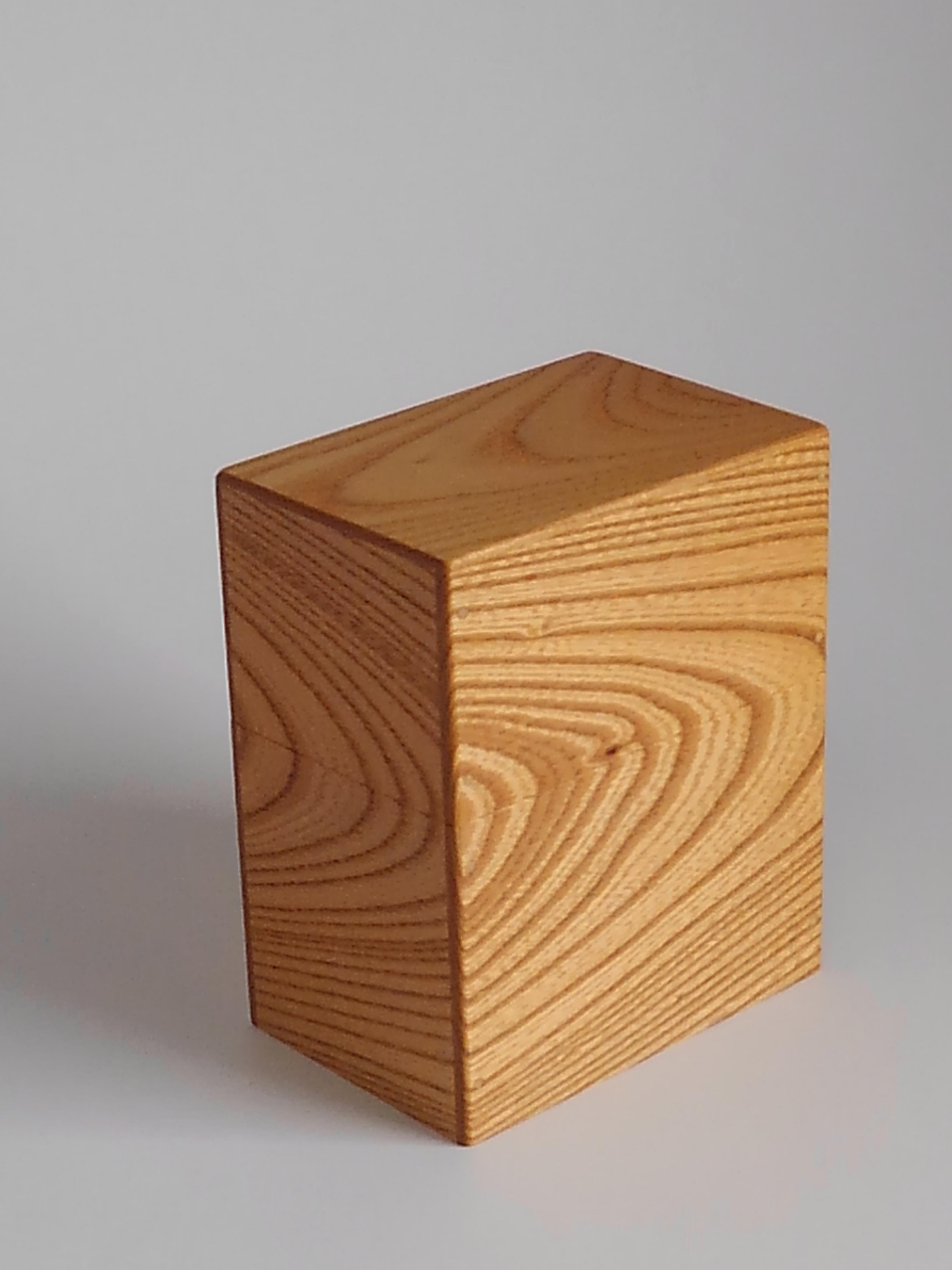 『岩手の手箱（いわてのてばこ）』　欅（けやき）