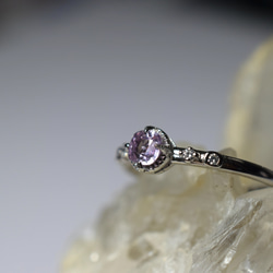 RG23-81 天然 超薄ピンク紫 サファイア リング 指輪 シンプル フリーサイズ シルバー 金属アレルギー対応 2枚目の画像