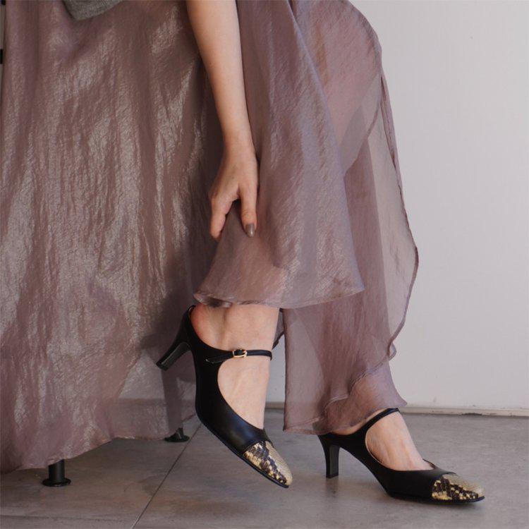 22.5、24のみ★着こなしに華を添える上品な切り替えストラップミュ－ル　切り替えデザインパイソン 070