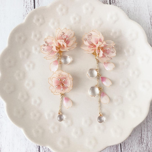 八重桜(ロングタイプ)のピアス・イヤリング ディップアート