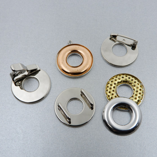 ドーナツ型（大）】お皿・チャーム・ブローチ・帯留め・クリップ 金具
