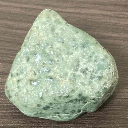 あわ貴石ギャラリー」の最高級 阿波薄緑翡翠（jade）原石