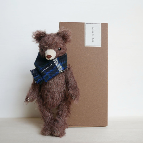 受注制作】マフラーを巻いたテディベア ダークブラウン ぬいぐるみ