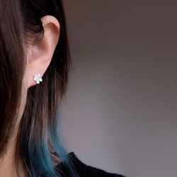 繊細なでしこのピアス/イヤリング（ノンホールピアス）◇純銀・シルバー925◇撫子　花　小さい　シンプル 12枚目の画像