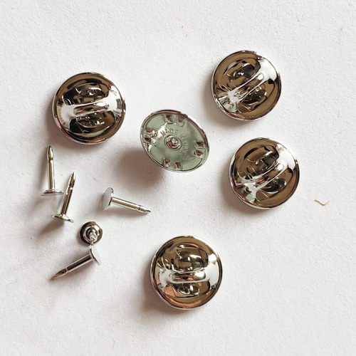 極美品　バーバリー　シルバーにゴールドホースロゴ　ラペルピン　ピンブローチ 美品！格安！BURBERRY バーバリー ホースマーク ホースロゴ 騎士 SV925