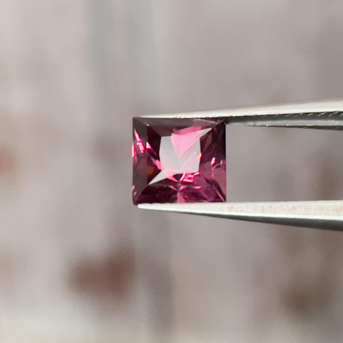 スピネルルース レッドスピネル 1.45カラット 非加熱 プリンセスカット