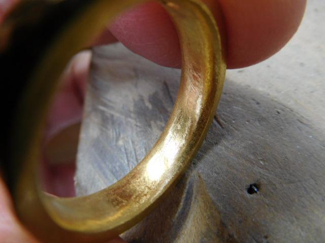 鍛造 結婚指輪 純金 24金 k24 幅広い 槌目 平打ち リング 幅5mm くすみ加工