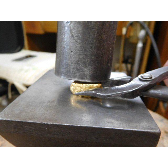 鍛造 結婚指輪 純金 24金 k24 幅広い 槌目 平打ち リング 幅5mm くすみ加工