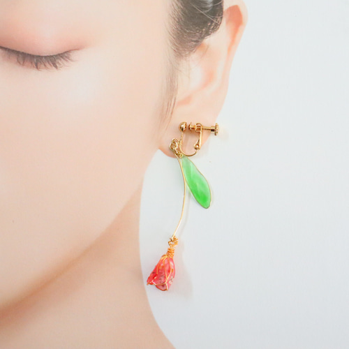押し花マニキュアフラワーのチューリップイヤリング/ピアス ピンク