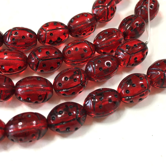 てんとう虫ぷっくり 12個 チェコビーズ 2枚目の画像