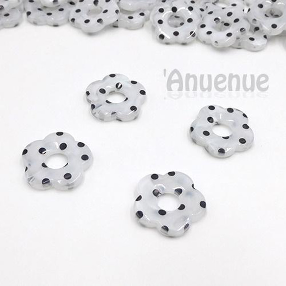 フラワービーズ　26mm 【Marble dot / White 】 4個 1枚目の画像