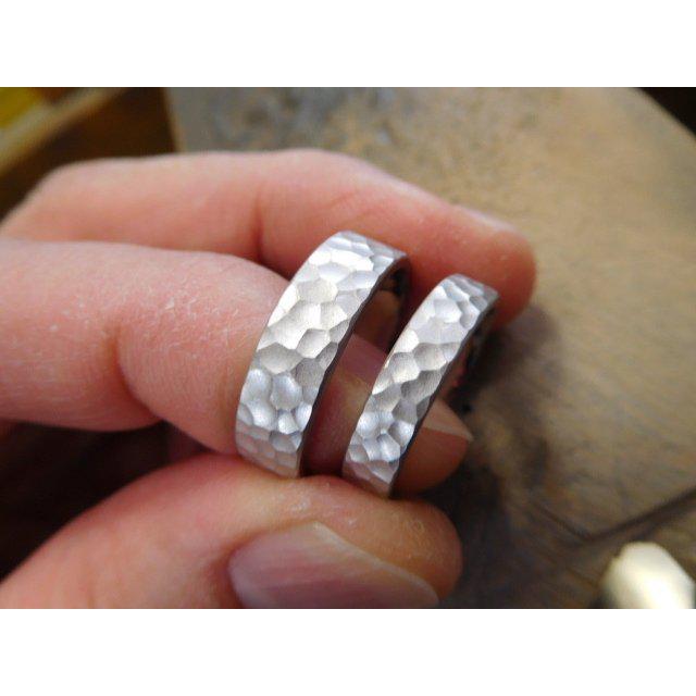 鍛造 結婚指輪 プラチナ1000 純プラチナ プラチナ999 槌目 平打ち リング 女性4mm 男性5.5mm