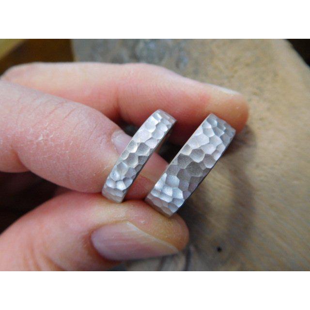 鍛造 結婚指輪 プラチナ1000 純プラチナ プラチナ999 槌目 平打ち リング 女性4mm 男性5.5mm