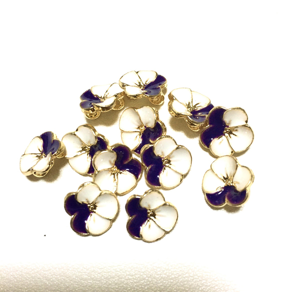 送料無料　白×紫　ビオラチャーム　パンジー　すみれ　4個 6枚目の画像