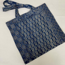 インドのカンタ刺繍バッグ　インディゴパッチワーク柄 2枚目の画像