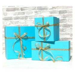 ガラスの兜（ラグーン 海の色）小さめサイズ・和にも洋にも合うカブト飾り化粧箱つき：端午の節句 8枚目の画像