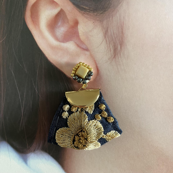 印度刺繡絲帶海軍藍金珠刺繡捷克珠手術不銹鋼耳環 第5張的照片