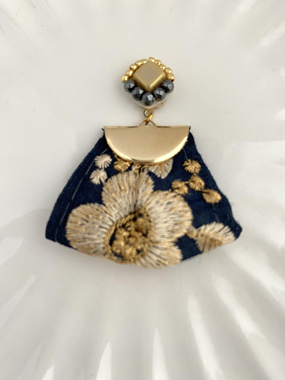 印度刺繡絲帶海軍藍金珠刺繡捷克珠手術不銹鋼耳環 第3張的照片