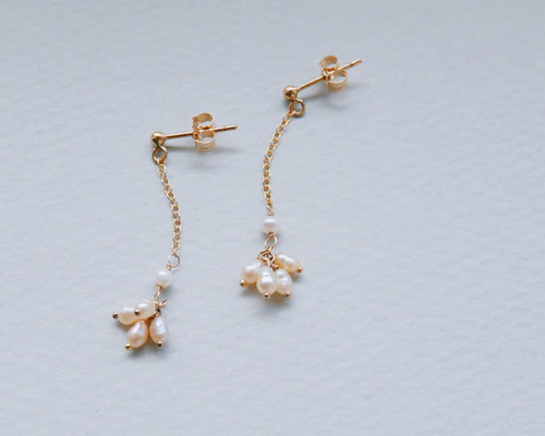 マルモ◆ラフカット✧インカローズ×淡水パールアシンメトリーピアス himeuzu〉淡水パールピアス（14kgf） ピアス（スタッド・一粒