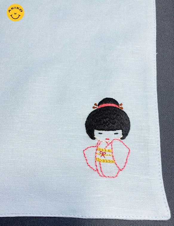 リネン手刺繍ハンカチ「着物」30cm×30cm「パステルブルー」 7枚目の画像