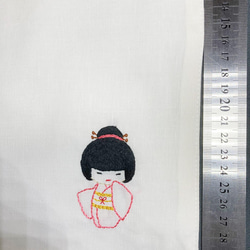 リネン手刺繍ハンカチ「着物」30cm×30cm「ホワイト」 3枚目の画像