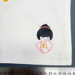 リネン手刺繍ハンカチ「着物」30cm×30cm「ホワイト」 5枚目の画像