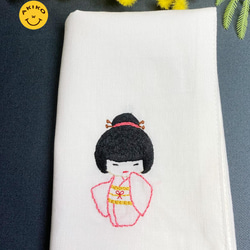 リネン手刺繍ハンカチ「着物」30cm×30cm「ホワイト」 1枚目の画像