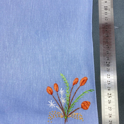 リネン手刺繍ハンカチ「草花」30cm×30cm「ふじいろ」 6枚目の画像