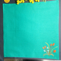リネン手刺繍ハンカチ「草花」30cm×30cm「緑」 6枚目の画像